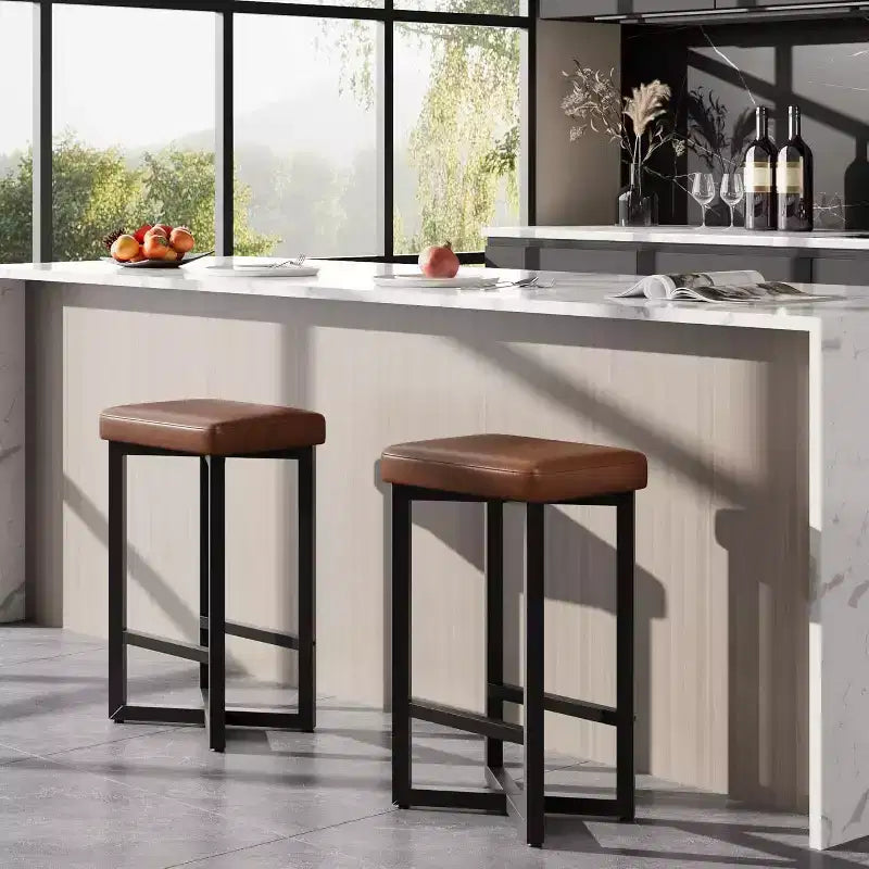 Tabourets de bar modernes lot de 2/4, tabourets de bar sans dossier hauteur de comptoir de 62,5 cm, sièges rembourrés en cuir PU avec cadre en X en métal et repose-pieds, pour la maison