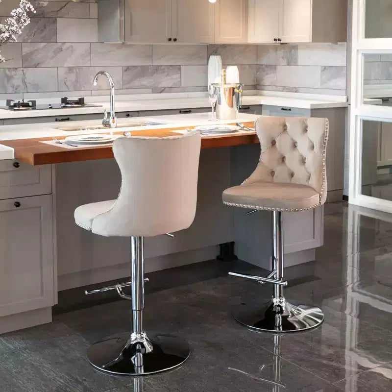 Tabourets de bar Okak pivotants en velours, hauteur comptoir, lot de 2, tabourets de bar pivotants à 360° avec dossier capitonné et cadre argent mat