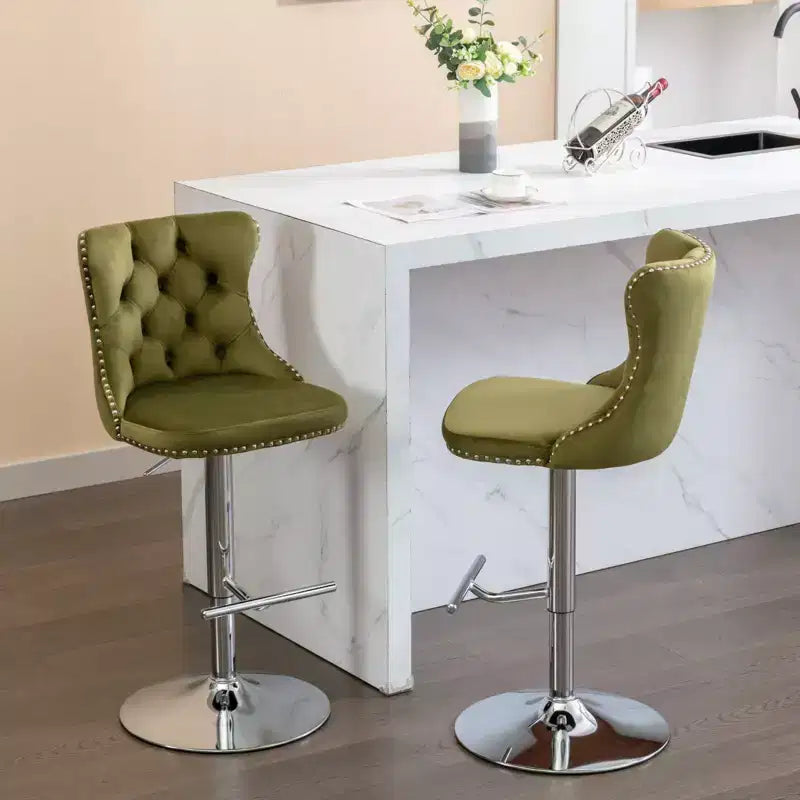 Tabourets de bar Okak pivotants en velours, hauteur comptoir, lot de 2, tabourets de bar pivotants à 360° avec dossier capitonné et cadre argent mat