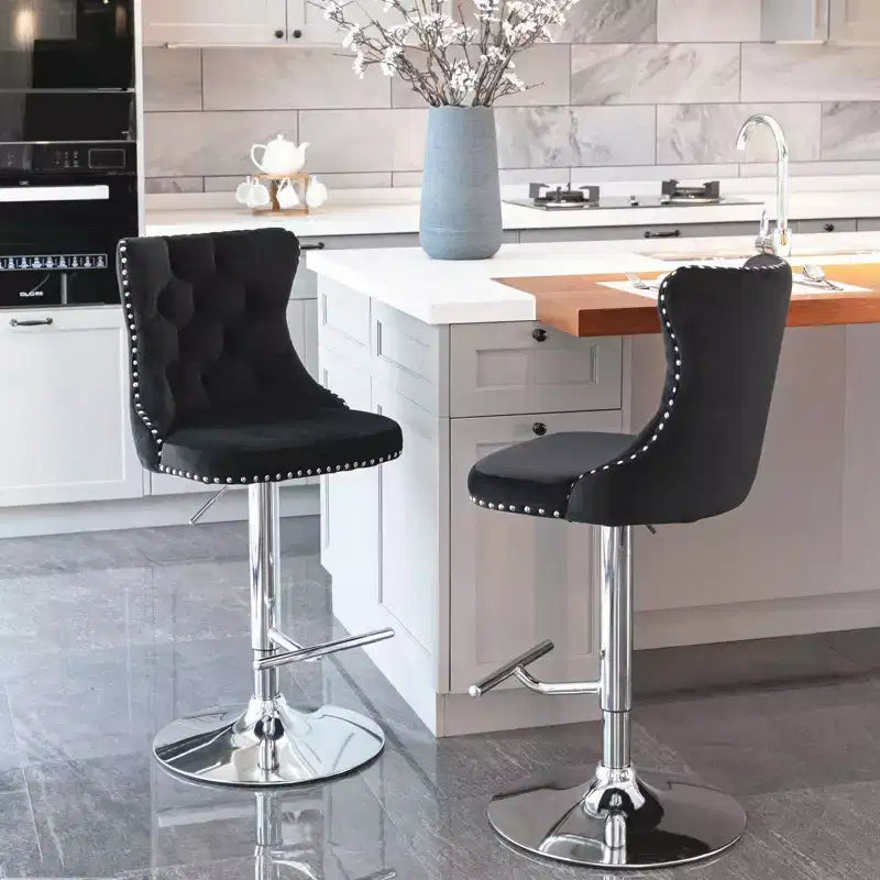 Tabourets de bar Okak pivotants en velours, hauteur comptoir, lot de 2, tabourets de bar pivotants à 360° avec dossier capitonné et cadre argent mat