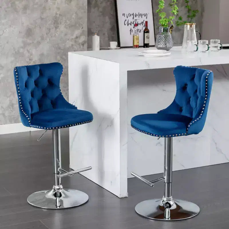 Tabourets de bar Okak pivotants en velours, hauteur comptoir, lot de 2, tabourets de bar pivotants à 360° avec dossier capitonné et cadre argent mat