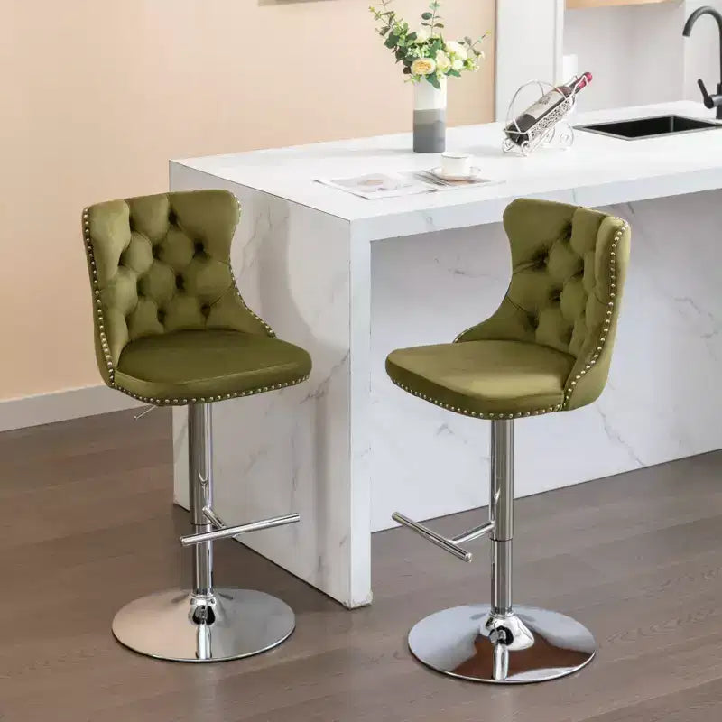 Tabourets de bar Okak pivotants en velours, hauteur comptoir, lot de 2, tabourets de bar pivotants à 360° avec dossier capitonné et cadre argent mat