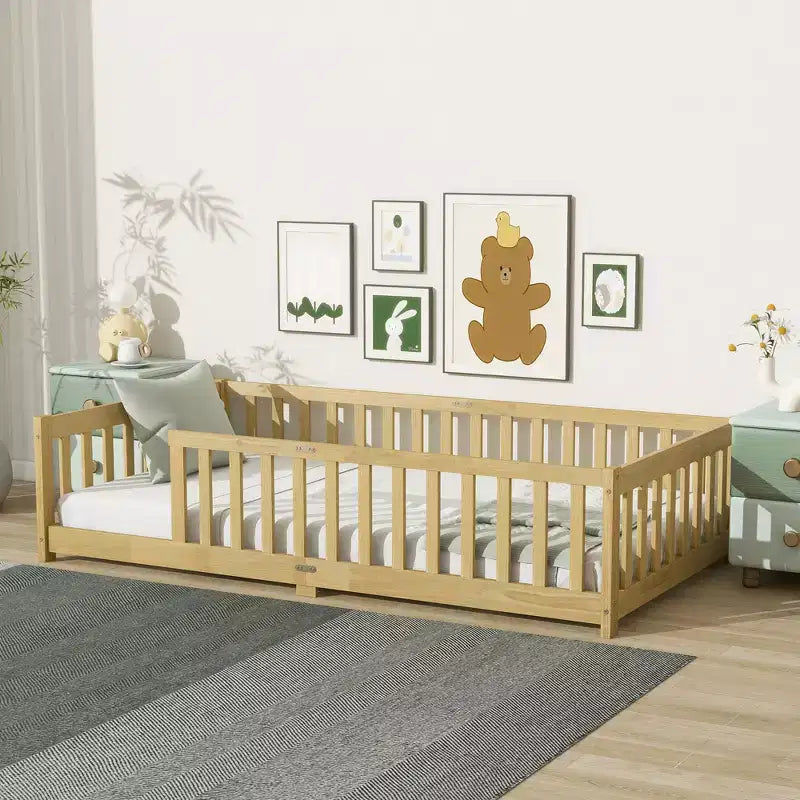 Lit au sol jumeau Bellemave avec clôture, cadre de lit Montessori en bois d'hévéa massif pour enfants, design discret avec lattes, finition naturelle