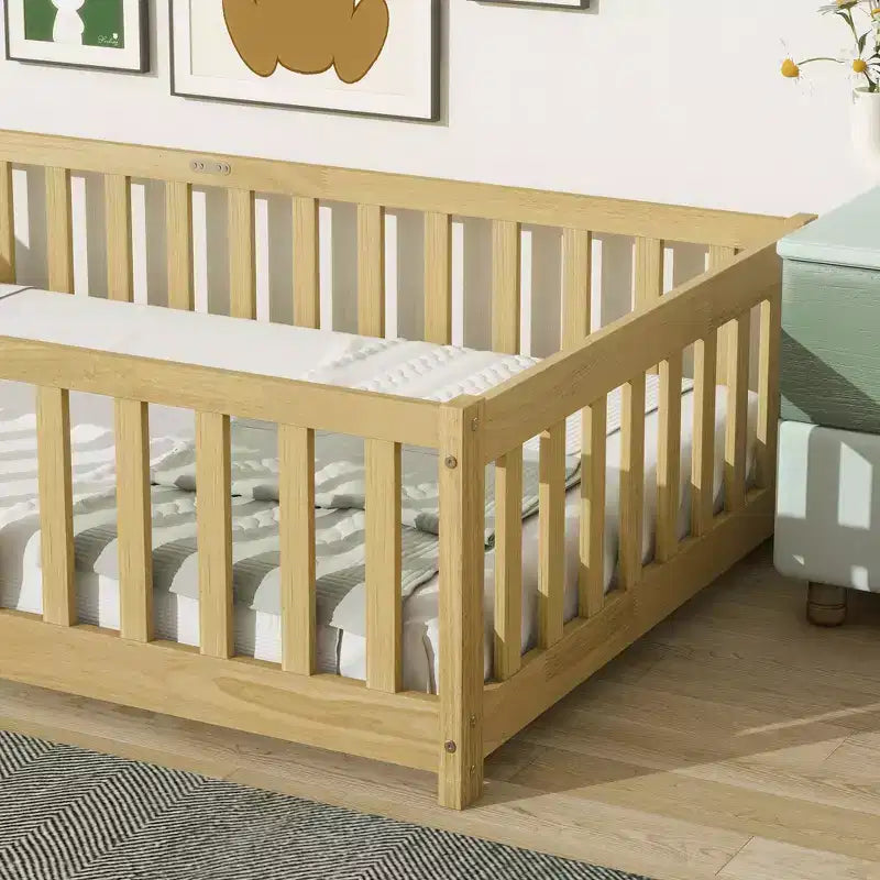 Lit au sol jumeau Bellemave avec clôture, cadre de lit Montessori en bois d'hévéa massif pour enfants, design discret avec lattes, finition naturelle