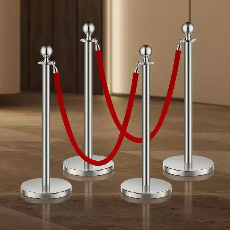 Poteaux et cordons VEVOR 4 pièces, base creuse avec poteau en acier inoxydable, 2 cordons et poteaux en velours rouge, poteaux de délimitation, argent