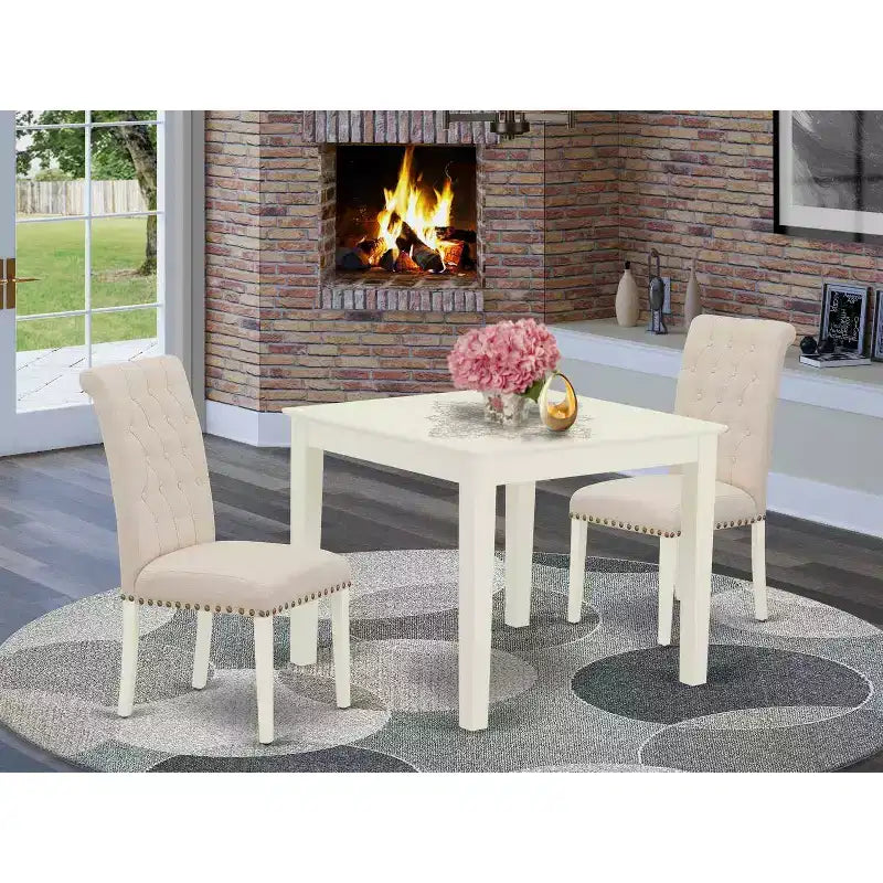 Ensemble de salle à manger 3 pièces HomeStock avec table carrée en bois massif finition blanc lin