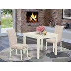 Ensemble de salle à manger 3 pièces HomeStock avec table carrée en bois massif finition blanc lin