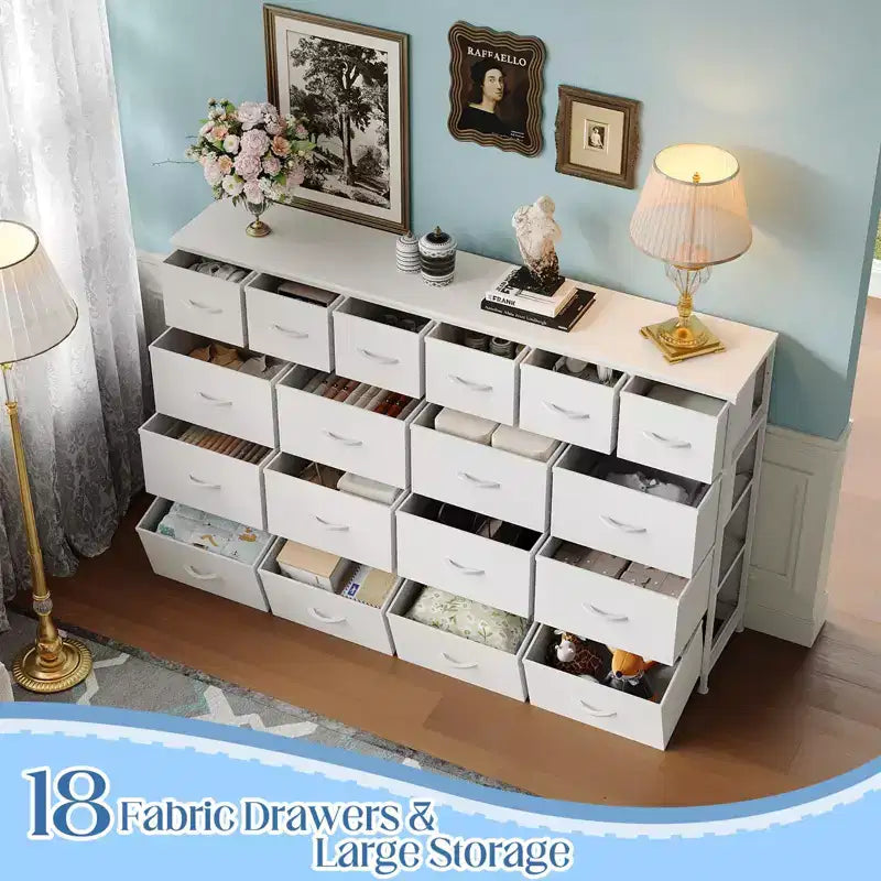 Meuble de rangement avec 18 tiroirs en tissu, doté d'une station de charge et d'un plateau en bois, adapté aux chambres et aux salons.