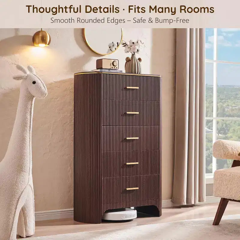 Commode haute à 5 tiroirs pour chambre à coucher, 121,4 cm de hauteur avec poignées dorées, profil incurvé, commode de rangement en bois pour salon