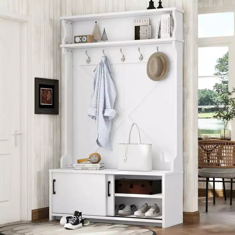 Porte-manteau d'entrée Okak Farmhouse avec étagère supérieure et banc de rangement, porte-manteau avec portes coulissantes et 5 crochets, meuble de rangement pour entrée, couloir, blanc cassé