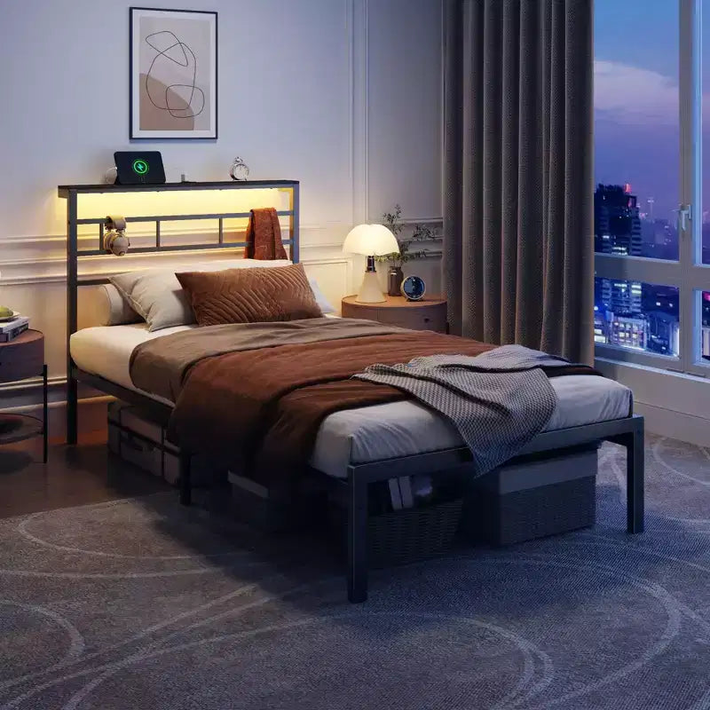 Cadre de lit double moderne avec bande lumineuse LED et station de charge, plateforme en métal noir, sommier tapissier, étagère de rangement, tête de lit, aucun sommier à ressorts requis