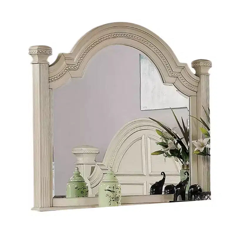 Miroir de commode Royal Hampton, montants cannelés, cadre cloche blanc antique de 49 pouces