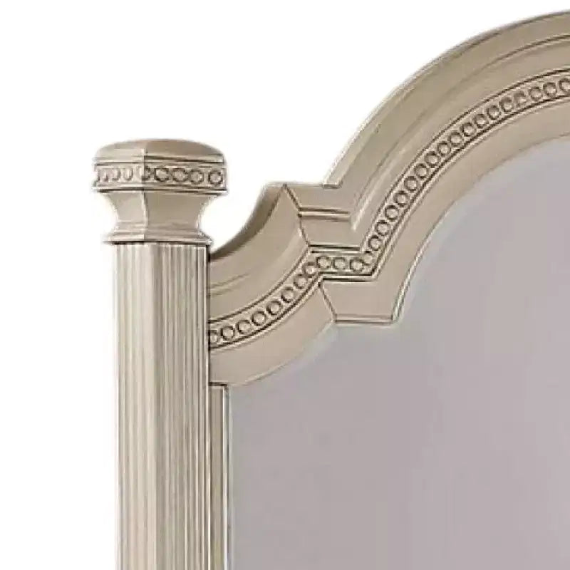 Miroir de commode Royal Hampton, montants cannelés, cadre cloche blanc antique de 49 pouces