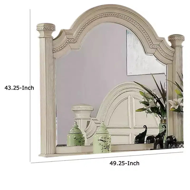 Miroir de commode Royal Hampton, montants cannelés, cadre cloche blanc antique de 49 pouces