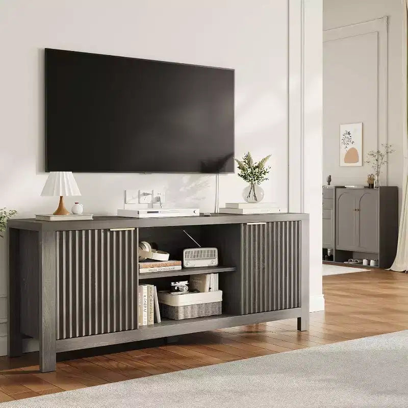 Meuble TV en bois de 59 po pour téléviseurs jusqu'à 65 po, meuble TV de style moderne du milieu du siècle avec armoires de rangement et étagères ouvertes, pour salon