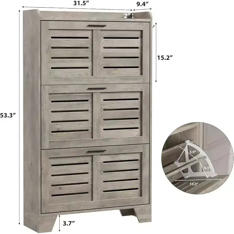 Meuble à chaussures autoportant avec 3 portes basculantes. Rangement dissimulé pour entrée, peut contenir plusieurs paires, style ferme avec crochets latéraux.