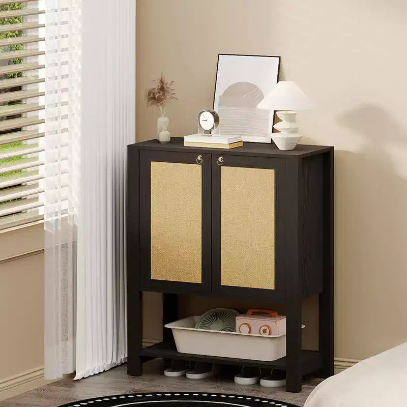 Meuble à chaussures en rotin pour entrée, étagère de rangement étroite de style ferme à 5 niveaux avec 2 portes et étagère ouverte pour couloir et salon