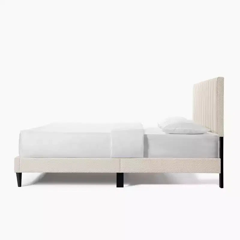 Cadre de lit en velours de taille Queen, tête de lit capitonnée à bords retournés avec motif de lignes verticales, pas besoin de sommier tapissier, montage facile, blanc