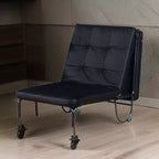 Futon en métal Royal Hampton avec détails capitonnés en similicuir et roulettes, noir