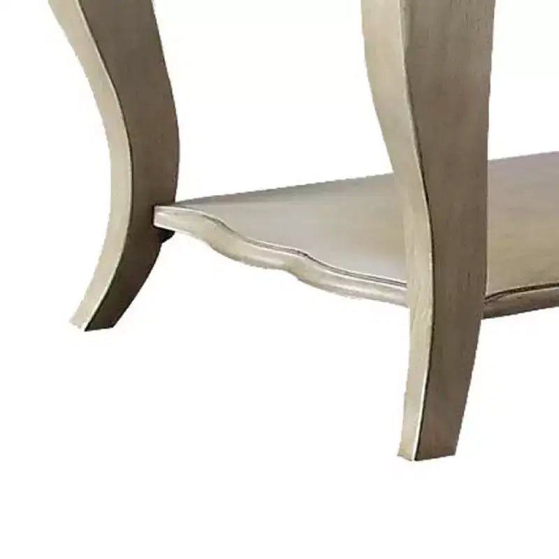 Table d'appoint en bois Royal Hampton avec étagère inférieure, finition taupe argent vieilli