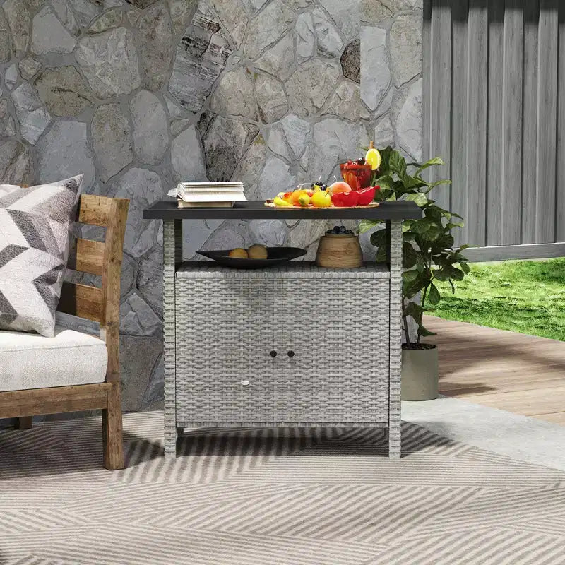 Armoire de rangement extérieure en osier avec deux portes et étagère pour le rangement de serviettes de piscine