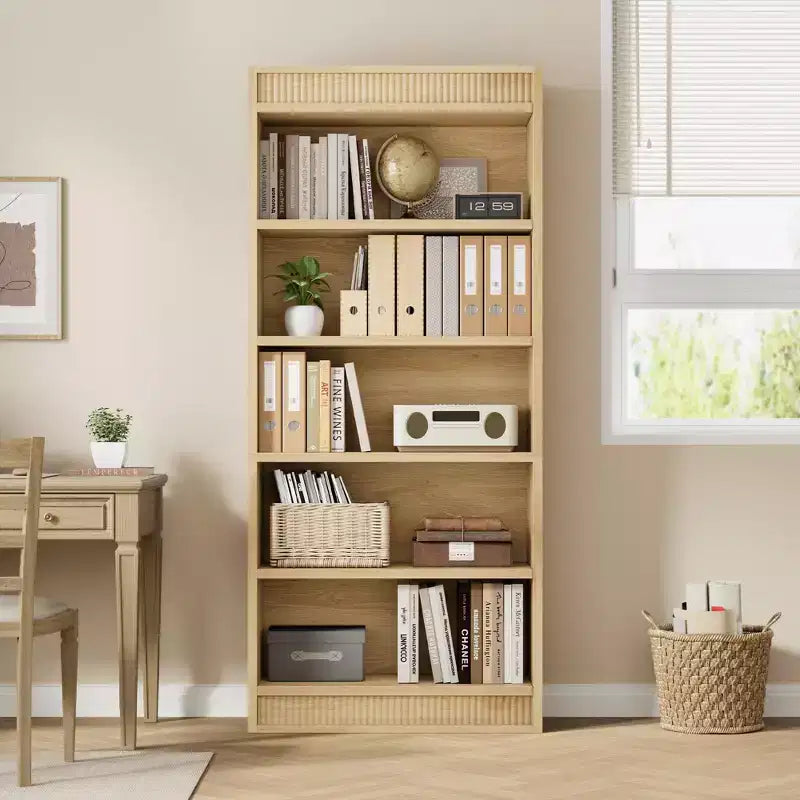 Bibliothèque de ferme 71 avec double design cannelé, étagère haute à 5 niveaux avec base en bois, étagère en bois