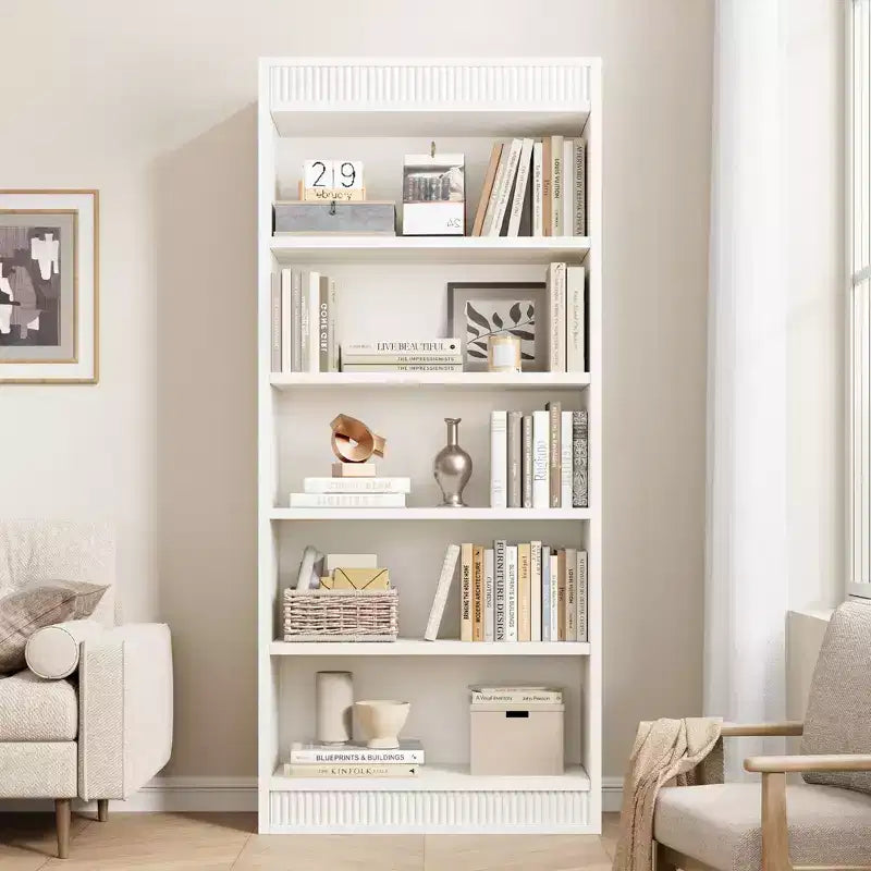 Bibliothèque de ferme 71 avec double design cannelé, étagère haute à 5 niveaux avec base en bois, étagère en bois