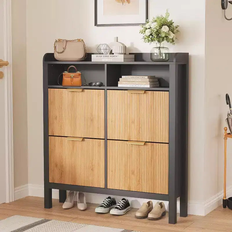 Meuble de rangement pour chaussures Garvee avec 4 tiroirs basculants, meuble de rangement pour chaussures étroit cannelé avec pieds, noir+chêne naturel