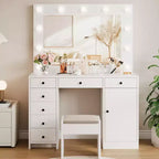 Coiffeuse Moderne Blanche de 119 cm avec Miroir, Lampe, Station de Charge, 3 Modes d'Éclairage Réglables, 7 Tiroirs de Rangement et 1 Porte