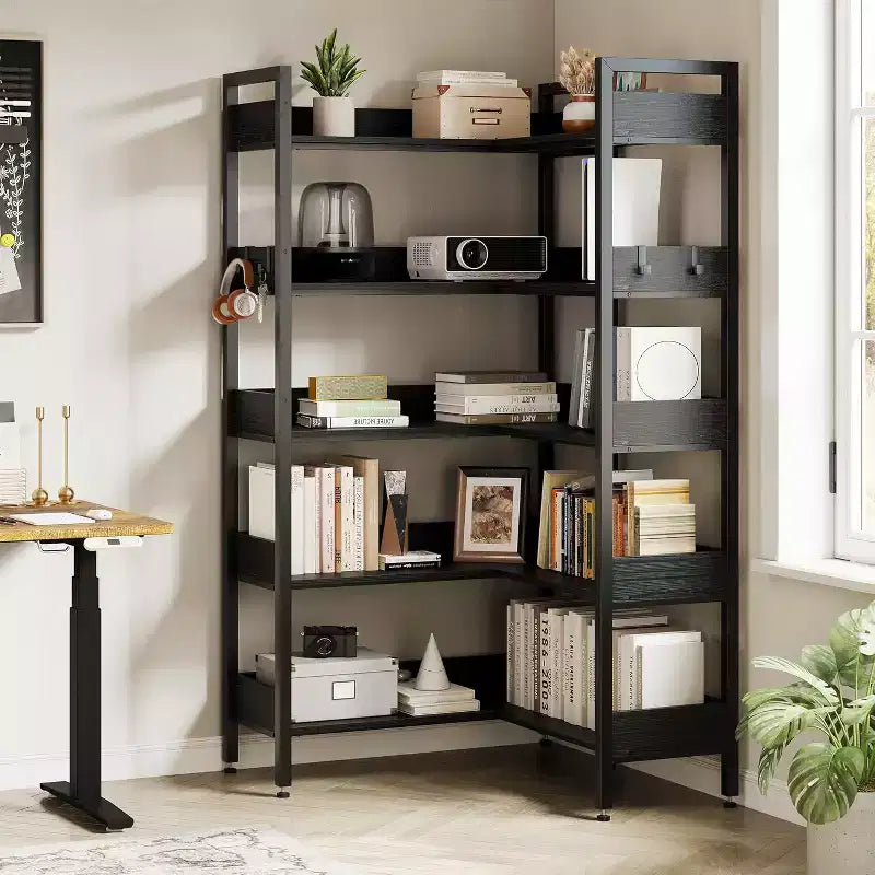 Étagère d'angle robuste à 5 niveaux avec cadre en métal, fonction convertible et 4 crochets, conçue pour durer dans le salon, la chambre ou le bureau à domicile.