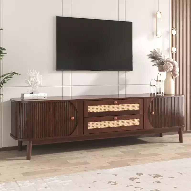 Meuble TV en rotin de style ferme moderne JVNOXK de 67 pouces, convient aux téléviseurs de 75 pouces ou moins, meuble de divertissement avec pieds en bois massif - Noyer
