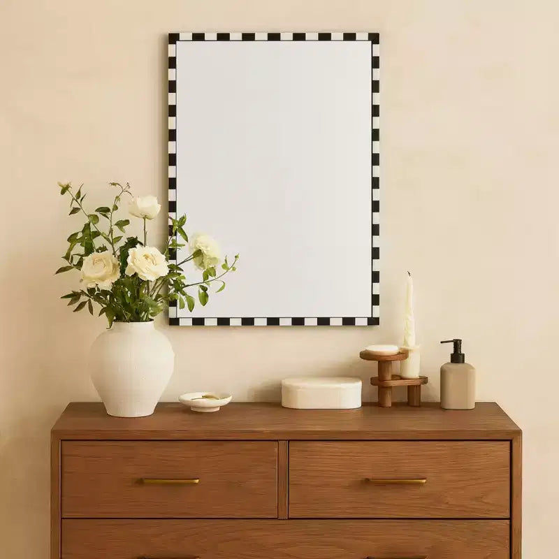 TEHOME livra Miroir mural rectangulaire décoratif en marbre avec motif damier noir et blanc audacieux 20 x 30'', parfait pour la salle de bain, l'entrée