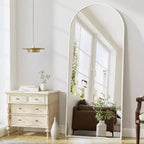 Miroir arqué blanc 71x26 avec support et cadre en aluminium. Design pleine longueur pour chambre ou salon.
