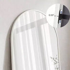 Miroir arqué blanc 71x26 avec support et cadre en aluminium. Design pleine longueur pour chambre ou salon.