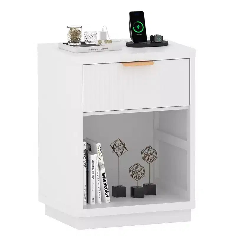 Table de chevet de ferme cannelée, table de nuit avec station de recharge et tiroirs, table de chevet moderne du milieu du siècle avec poignée en métal pour chambre à coucher ou bureau