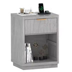 Table de chevet de ferme cannelée, table de nuit avec station de recharge et tiroirs, table de chevet moderne du milieu du siècle avec poignée en métal pour chambre à coucher ou bureau