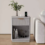 Table de chevet de ferme cannelée, table de nuit avec station de recharge et tiroirs, table de chevet moderne du milieu du siècle avec poignée en métal pour chambre à coucher ou bureau