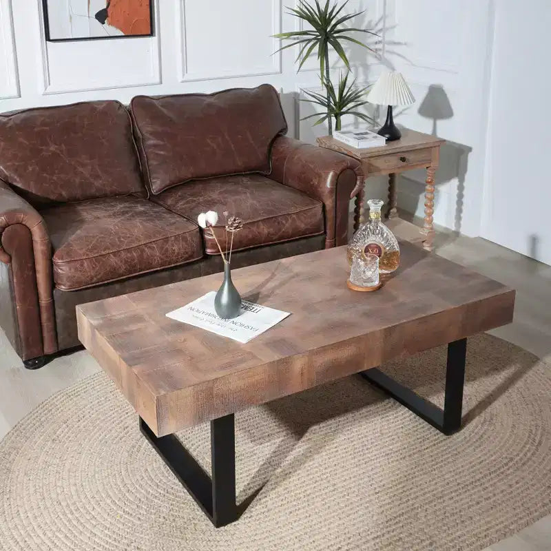 Table basse en bois industrielle Leva GDFStudio avec pieds en métal