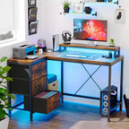Bureau en L avec prises de courant et lumières LED, bureau d'ordinateur avec tiroirs et étagères, bureau d'angle, bureau de jeu, bureau à domicile, Chêne