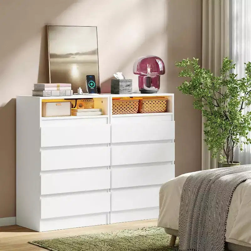 Commode double 4 tiroirs avec prise de courant, commode d'appoint avec lumière LED, commode de rangement blanche moderne avec station de charge