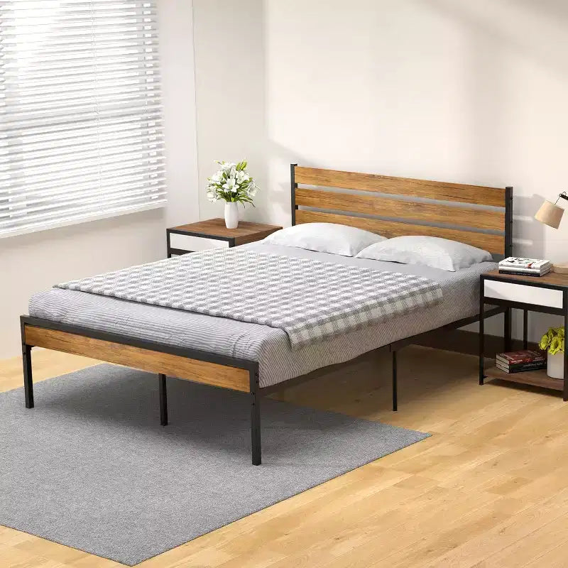 Cadre de lit plateforme en métal de ferme rustique, taille double, avec tête et pied de lit en bois, rangement sous le lit, lattes en bois robustes, silencieux