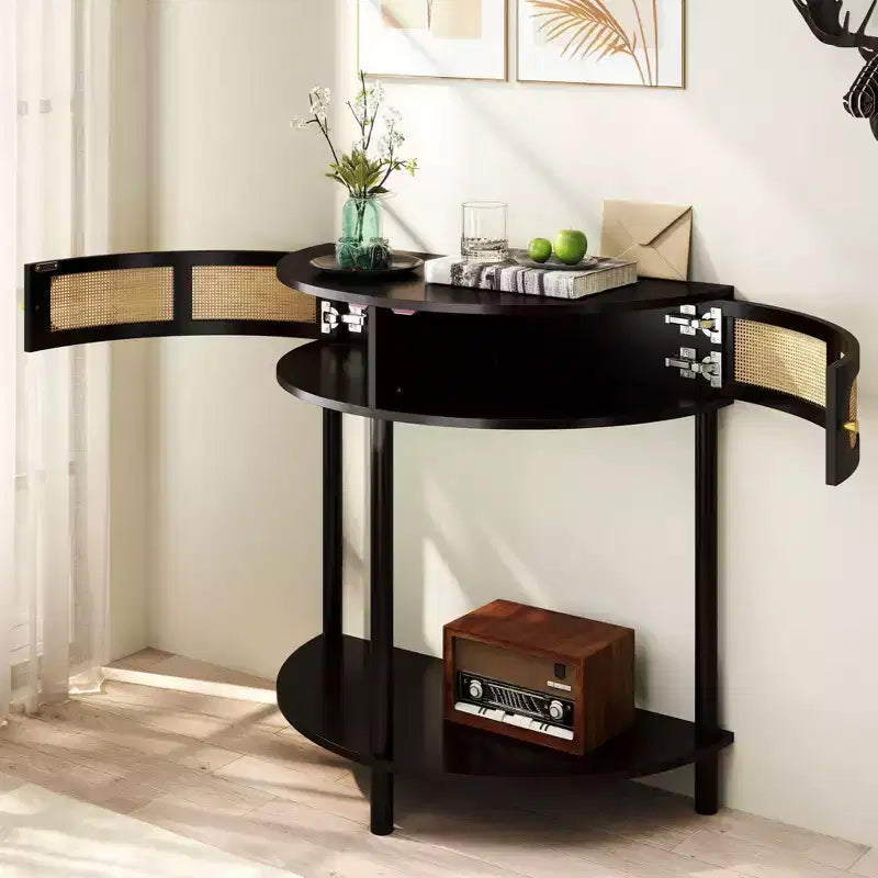 Table console Okak moderne unique demi-lune avec porte coulissante en rotin, table d'appoint naturelle pour chambre, salon