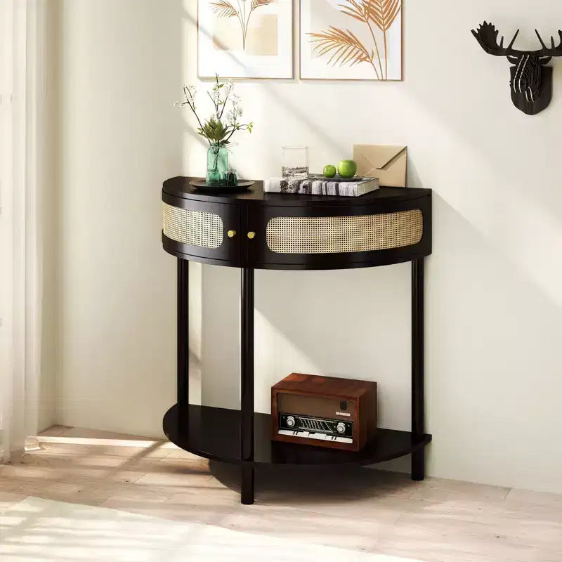 Table console Okak moderne unique demi-lune avec porte coulissante en rotin, table d'appoint naturelle pour chambre, salon