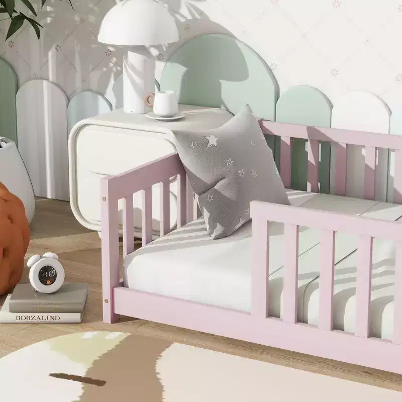 Lit au sol Montessori Bellemave double avec barrière de sécurité, lit plateforme pour enfants avec rambardes, cadre en bois massif, pour chambre d'enfant et de bébé