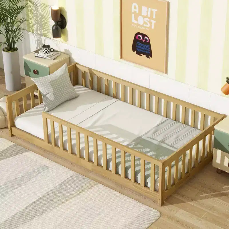 Lit au sol Montessori Bellemave double avec barrière de sécurité, lit plateforme pour enfants avec rambardes, cadre en bois massif, pour chambre d'enfant et de bébé
