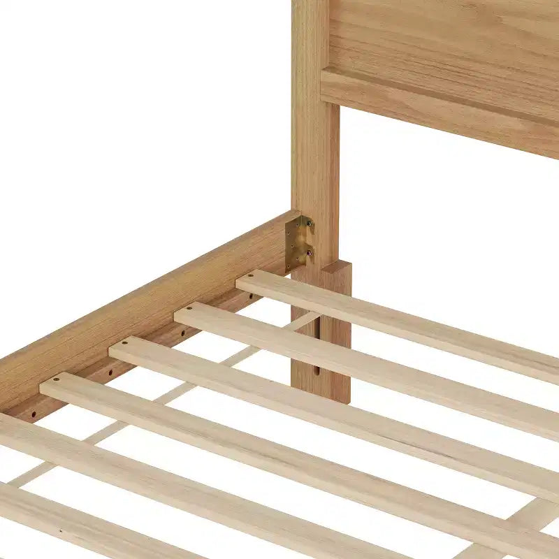 Lit panneau moderne GDFStudio Eiko avec tête de lit en bois