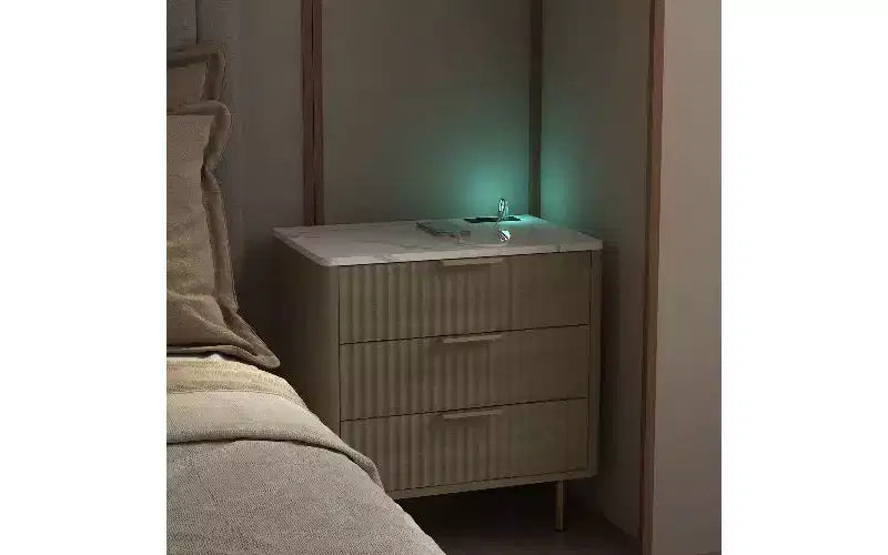 Table de chevet moderne TUYOHW avec station de charge et veilleuse à commande vocale, table d'appoint multi-rangements avec armoire de rangement pour chambre à coucher