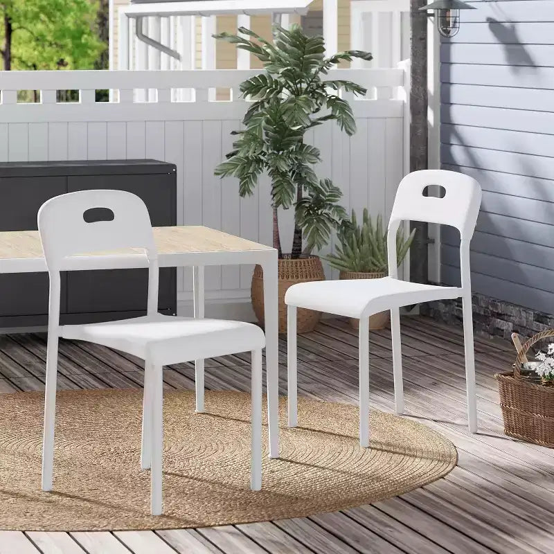 Lot de 2 chaises de salle à manger d'extérieur, chaises de cuisine empilables en plastique, pieds en acier, imperméables et résistantes aux taches, intérieur et extérieur