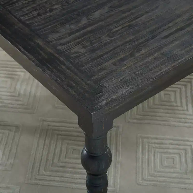 Table à manger en bois traditionnel GDFStudio Ashford avec pieds tournés