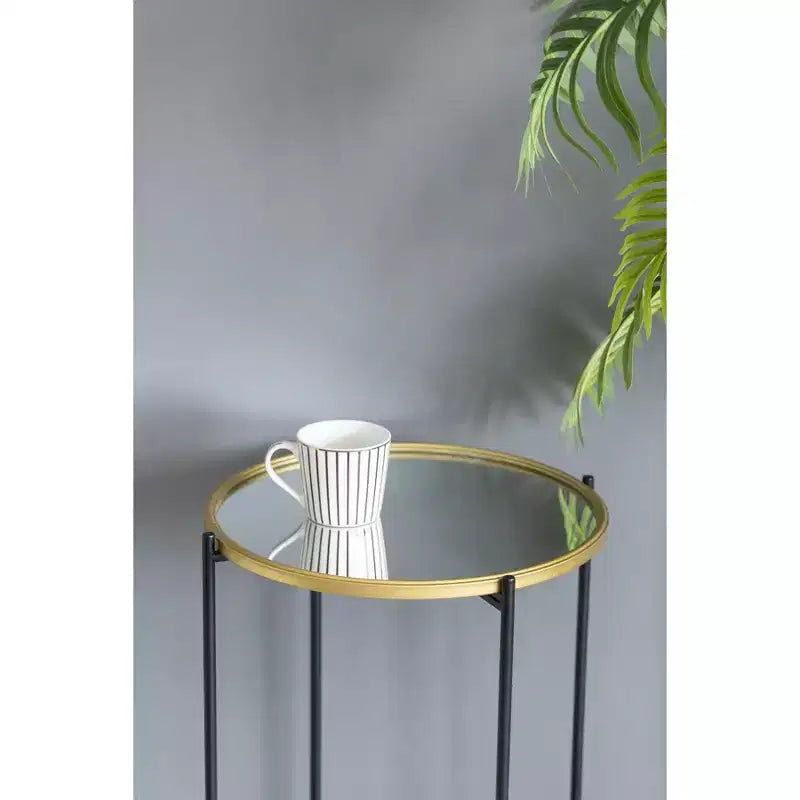 Ensemble de 2 tables d'appoint en fer doré et noir avec plateau en verre
